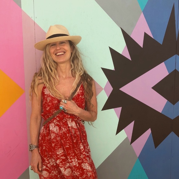 Meet your Posher, Ayla - Picture 1 of 1